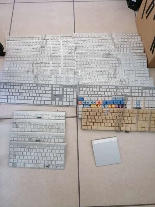BULK LOT OF NON WORKING APPLE KEYBOARDS AND TRACKPAD -  24 DEVICES