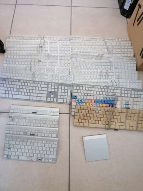 BULK LOT OF NON WORKING APPLE KEYBOARDS AND TRACKPAD -  24 DEVICES