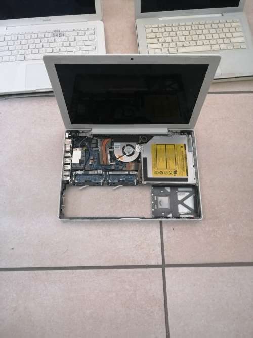 BULK LOT OF NON WORKING APPLE MACBOOKS, LOT OF 7 UNITS IN TOTAL (PLEASE READ)