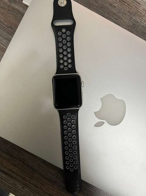 Apple watch series 3 nike plus 42mm in very good condition with 3 bands