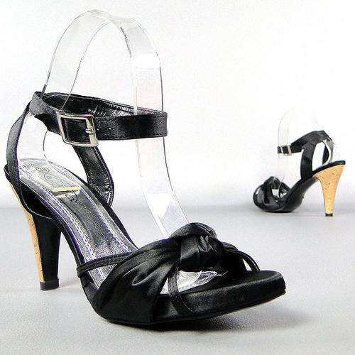 SIZE  6   High Heels - New - (063)