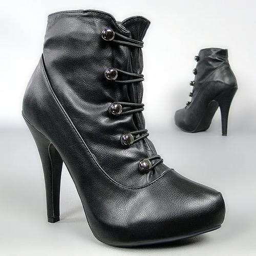 SIZE  6    Boots - New - (380)