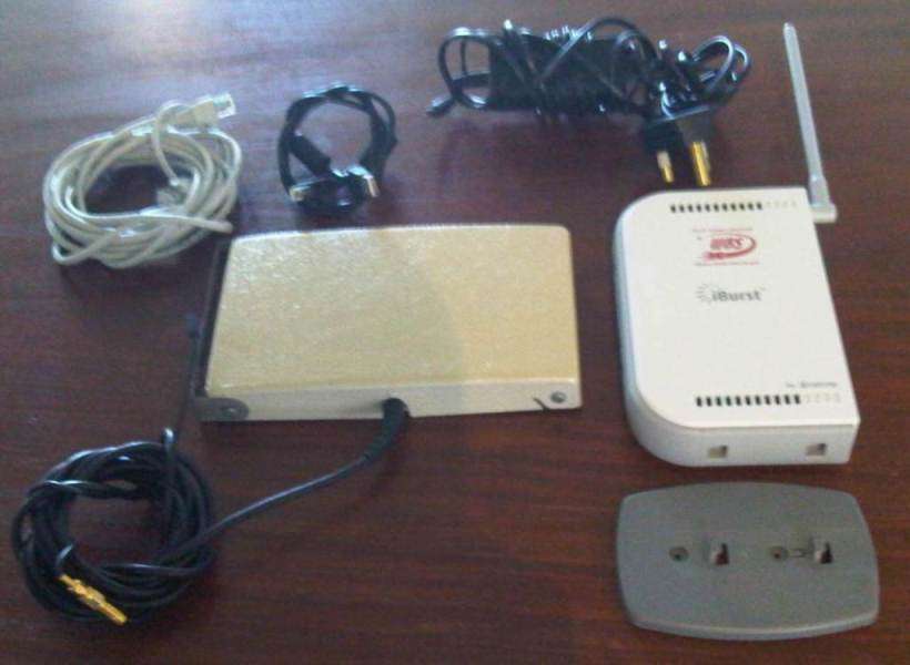 IBurst UTD Desktop Modem (Beige) and External Antenna