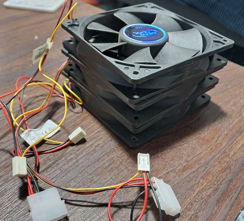 3x 120mm fans