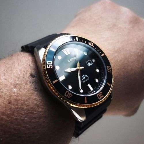 Casio Duro 200m Dive Watch (MDV-106G-1AVCF)