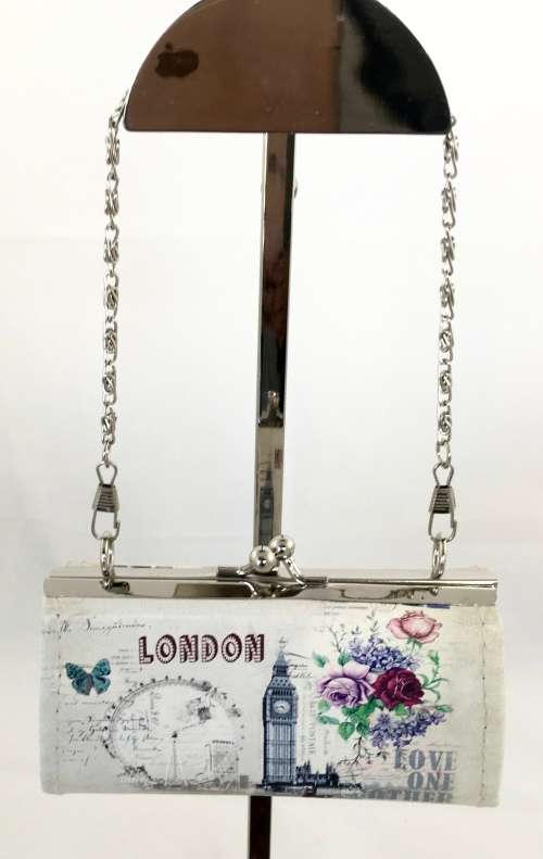 **NEW**Stunning  Ladies LONDON OR PARIS purse. Great Accessory! Hot Trend