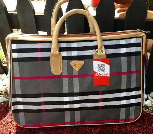 **New**X-LARGE TRAVEL/WEEKEND BAG. Step out like a CELEB! Gorgeous!