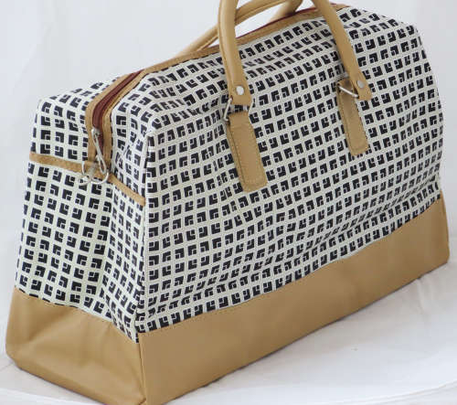 **New**X-LARGE TRAVEL/WEEKEND BAG. Large enough for EVERYTHING!