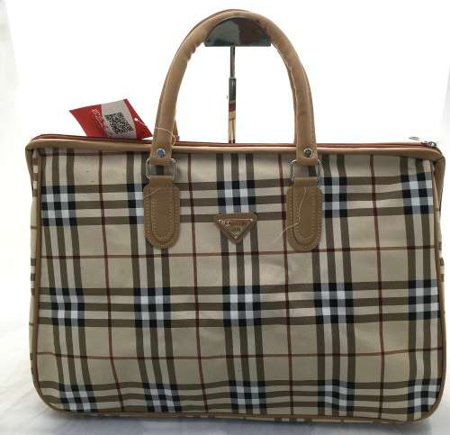 **New**X-LARGE TRAVEL/WEEKEND BAG. Step out like a CELEB! Gorgeous!