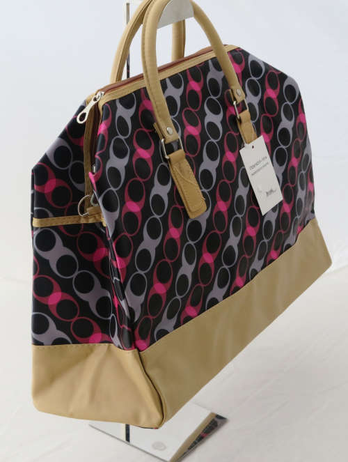 **New**X-LARGE TRAVEL/WEEKEND BAG. Large enough for EVERYTHING!