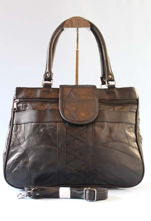 LADIES GENIUNE LEATHER HAND BAG IN  A  BLACK. SIMPLY GORGEOUS!!l