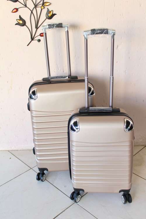 2 Piece Hard Case Travel set- Travel in style! Available in Pink , Blue, Bronze & Silver!