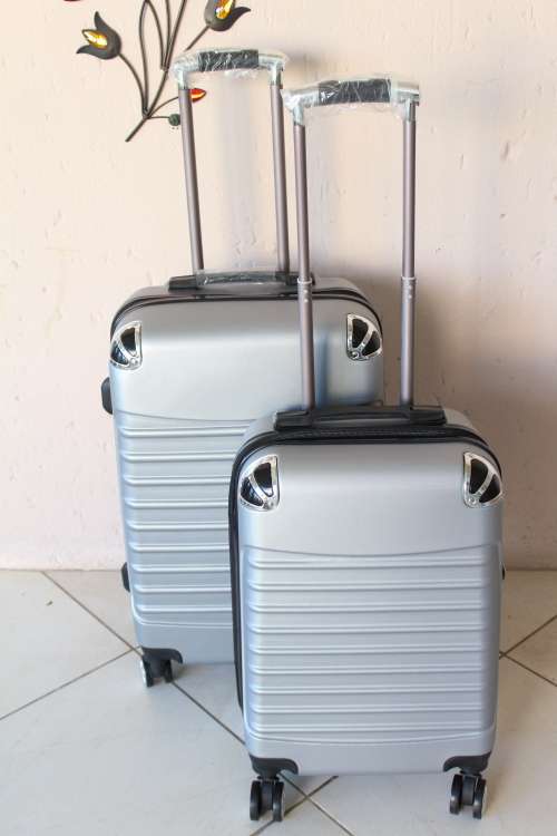 2 Piece Hard Case Travel set- Travel in style! Available in Pink , Blue, Bronze & Silver!
