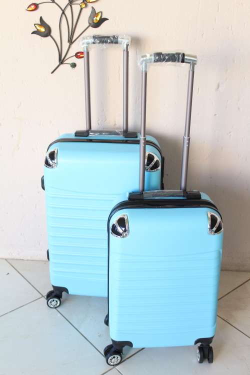 2 Piece Hard Case Travel set- Travel in style! Available in Pink , Blue, Bronze & Silver!