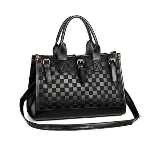 **Gorgeous** Designer style HandBag in Timeless Black, -step out in style!