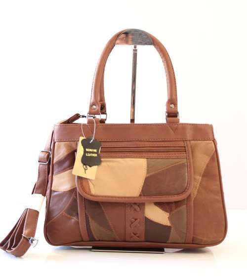 LADIES GENIUNE LEATHER HAND BAG IN  A  BROWN. SIMPLY GORGEOUS!!l