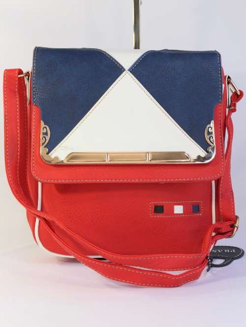 High Quality-Trendy ladies Shoulder Bag in Red- Gorgeous and spacious!
