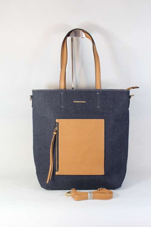 BLACKCHERRY- Gorgeous designer bag- Wear the QUALITY brand everyone recognises!