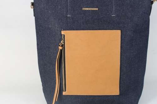 BLACKCHERRY- Gorgeous designer bag- Wear the QUALITY brand everyone recognises!