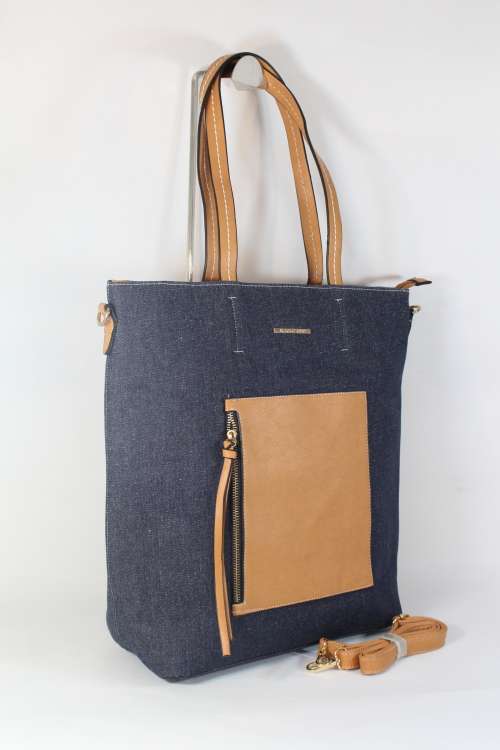 BLACKCHERRY- Gorgeous designer bag- Wear the QUALITY brand everyone recognises!