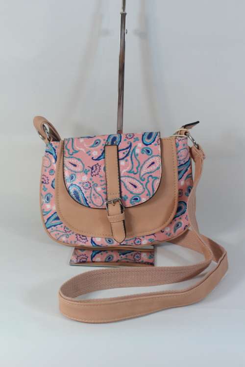 Gorgeous Vivace Pink teardrop bag- PU Leather-Greate versatilty,everyday bag