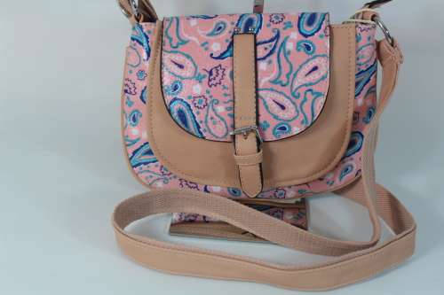 Gorgeous Vivace Pink teardrop bag- PU Leather-Greate versatilty,everyday bag