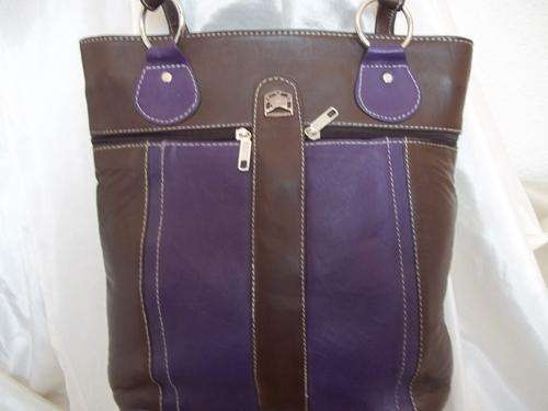 LADIES GENUINE LEATHER HAND BAG  . SIMPLY GORGEOUS!! GREAT VALUE!