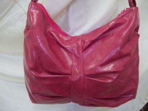 STUNNING designer style Ladies handbag in a PINK. Very beautiful- Very MOD!