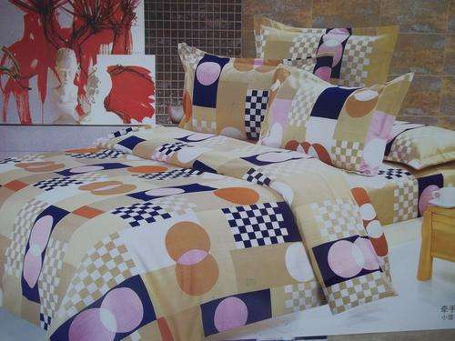 LOVELY 6 PIECE  DUVET COVER SET IN - QUEEN.Great Quality, superior  cotton Blend.