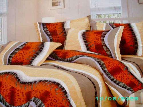 LOVELY 6 PIECE  DUVET COVER SET IN - QUEEN.Great Quality, superior  cotton Blend.