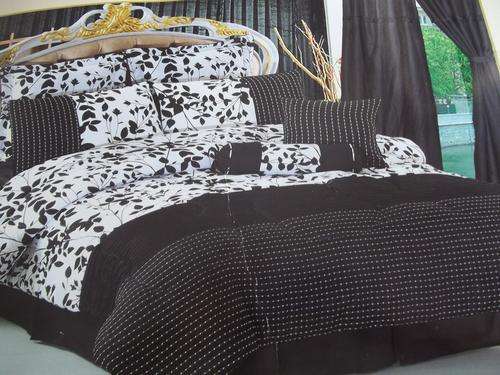 **Beautiful cotton blend comforter set in Queen, BLACK, 10 Piece. A great buy!