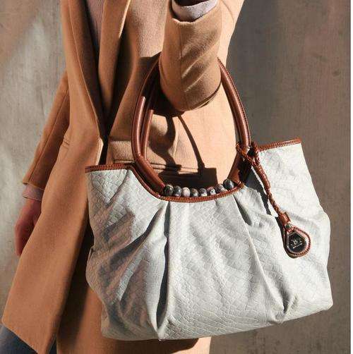 Stunning "JACKY&CELINE" ladies handbag in Soft Cream- Luxury Italian Handbag! Step out in Style!