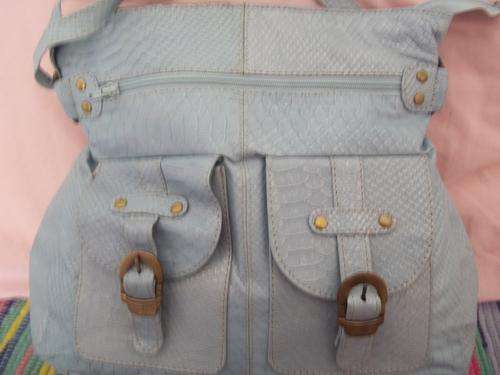 Sophisticated Leather Bag for the woman with taste. Great Value Combined with great quality.