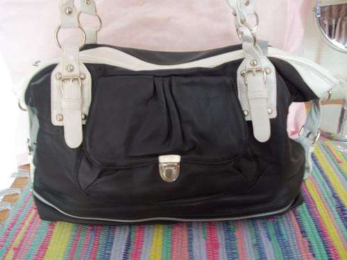 BEAUTIFUL Ladies PU leather handbag in a Black and white. Large size- Very MOD!