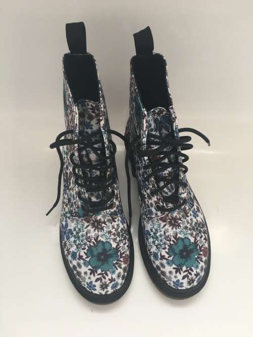 BRAND NEW Floral Canvas DR MARTENS - SIZE UK7