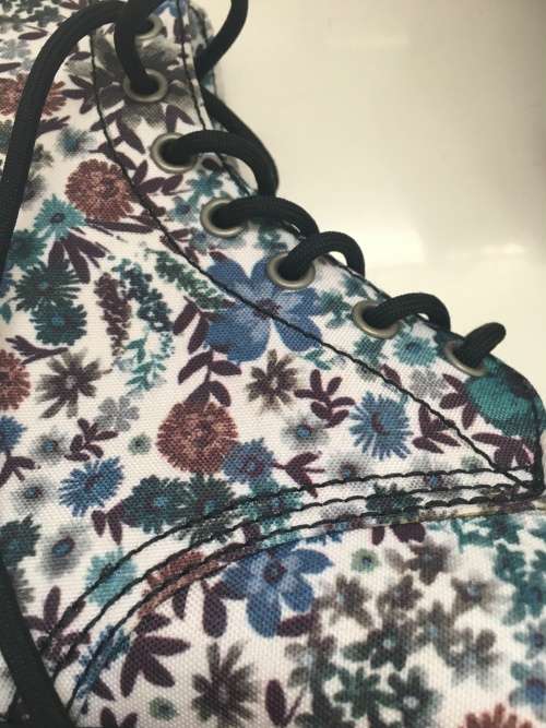 BRAND NEW Floral Canvas DR MARTENS - SIZE UK7