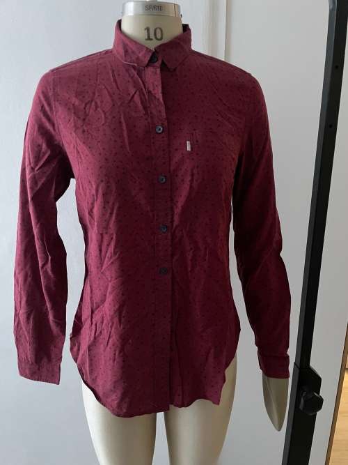 LEVIS Maroon with star print ladies shirt - 10