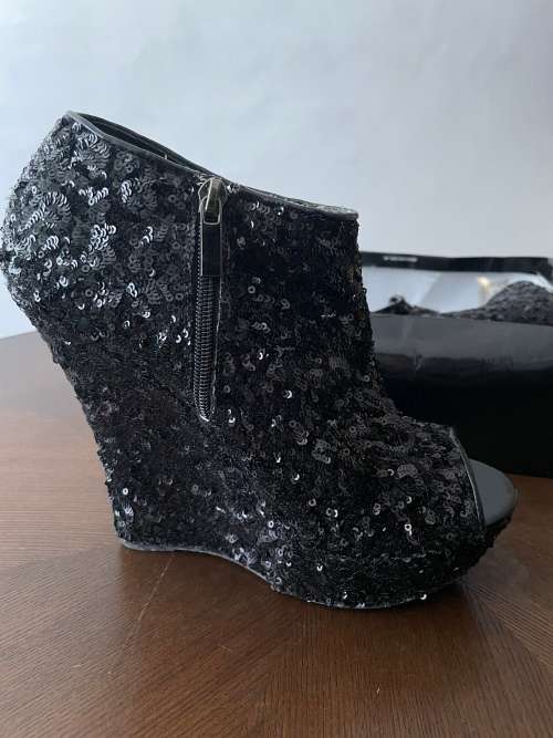 ZOOM black sequin peep toe wedges - 7