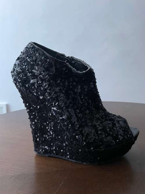 Black fashion sequin wedges