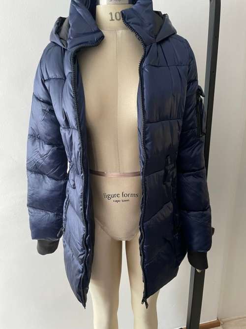 Navy puffer jacket - size 10
