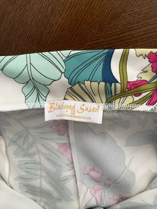 Beautiful High-waisted, wide leg print trousers - size 10