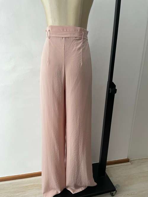 Beautiful High-waisted, wide leg blush pink trousers - size 10