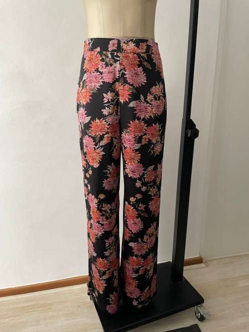 Beautiful High-waisted, wide leg floral brocade trousers - size 10