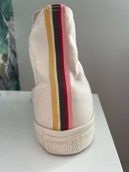 Ladies Converse Hightop sneakers - cream and floral print - Size 7