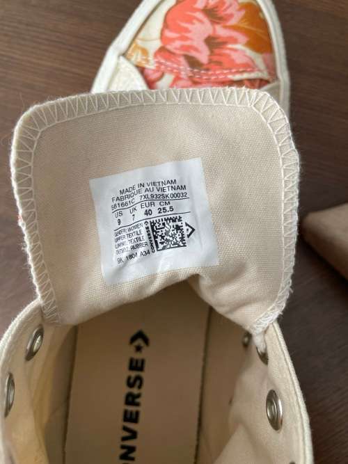 Ladies Converse Hightop sneakers - cream and floral print - Size 7