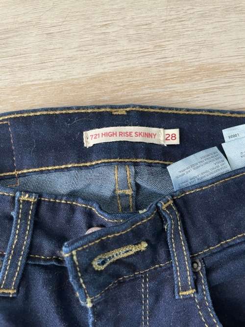 Ladies Levis 721 HIGH RISE SKINNY - Size 28