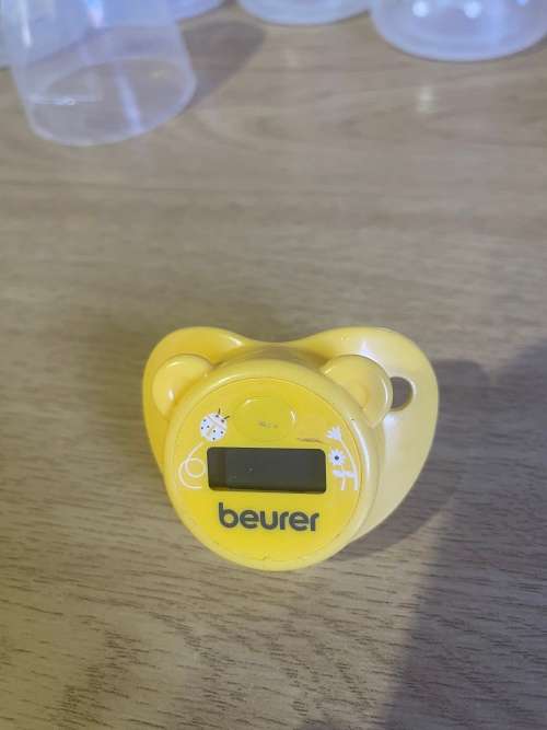 Nuk bottle bundle - 4 small 4large 4 formula keepers + thermometer pacifier