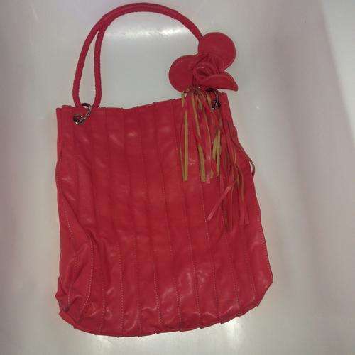 Cute Coral hand bag with FREE detachable strap and flower detail