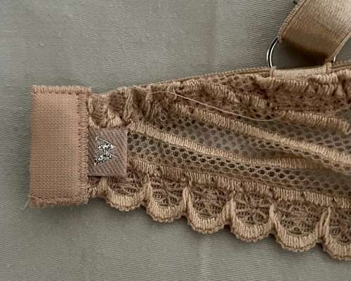 x2 Wonder Bras - Black and Nude 34B