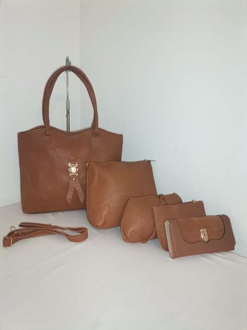 ***NEW STUNNING 5PC HANDBAG SET (BROWN)***